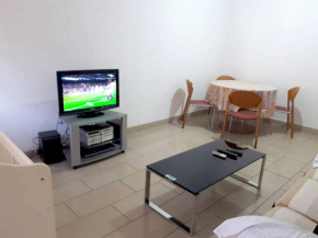 One bedroom appartement with balcony and wifi at Douala